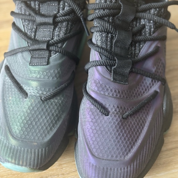 S.I.A (Somewhere in America) sneaker in men's size 7. - Picture 5 of 6